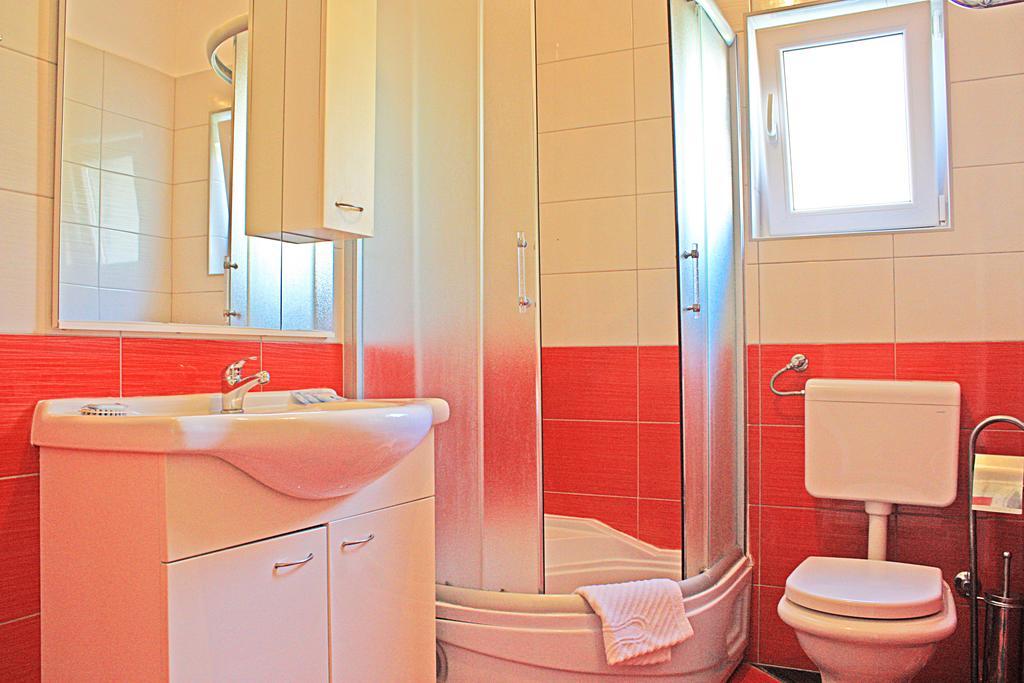 Bougainvillea Apartments Makarska Zewnętrze zdjęcie